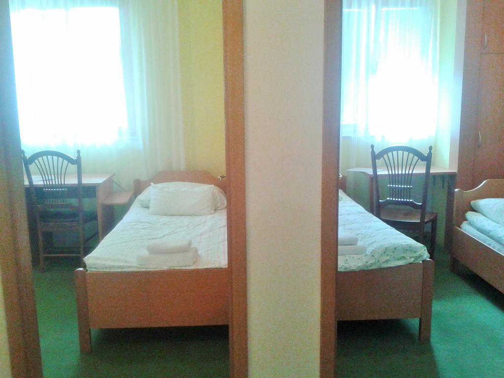 Guesthouse Jersin Logatec Bagian luar foto